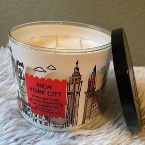 Bath and body works candle - New York City (Champagne Toast)